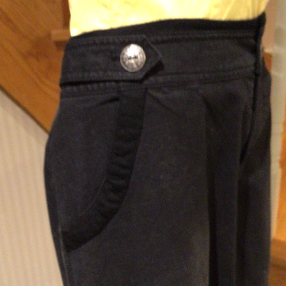 Black Capri with side and back pockets - Picture 4 of 5